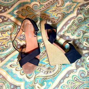 Black Tom’s heels size 8.5